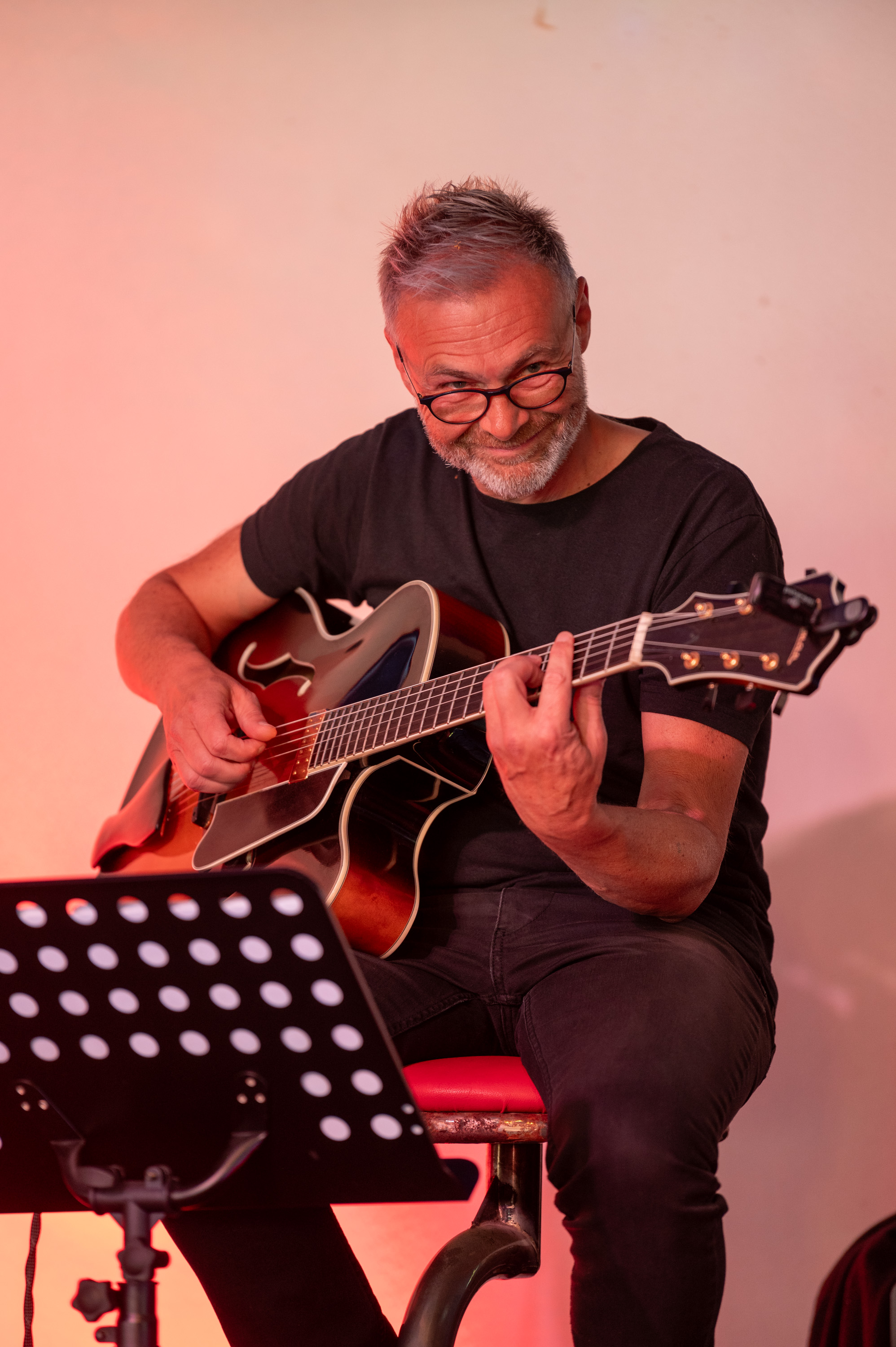 Kontrabass auf der Bühne